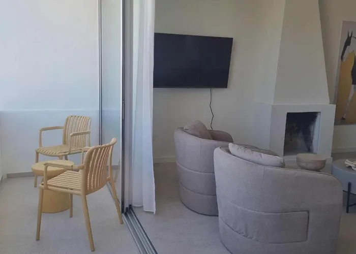 Karyatis Building דירה