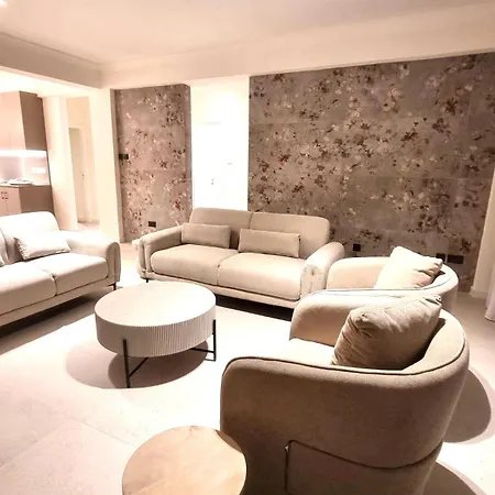 Appartement Karyatis Building