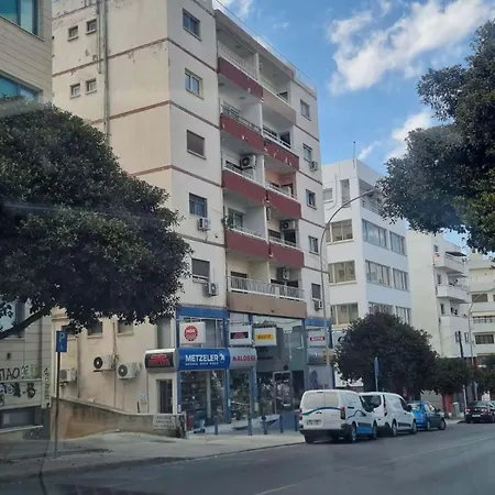 Karyatis Building 公寓 *